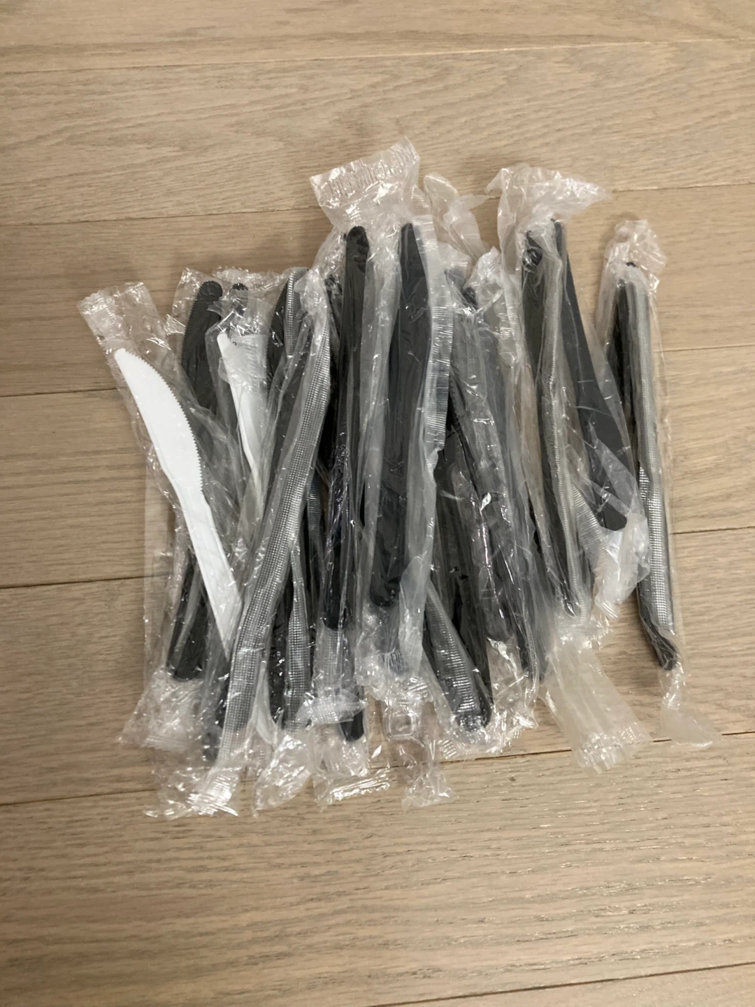 ⚽️Disposable Knives (Black & White)