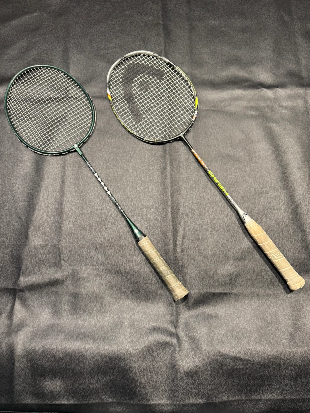 2 Badminton Rackets + Yonex Cover 🏸 - photo 2