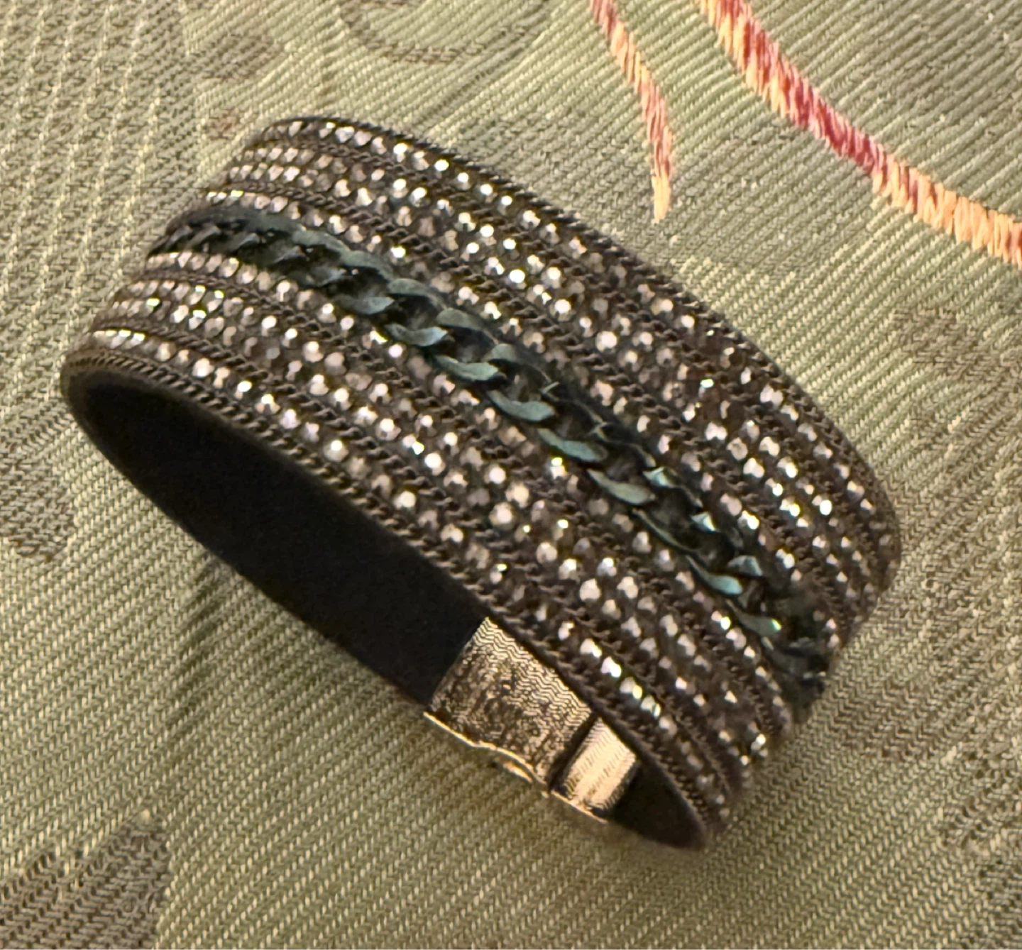 Sparkly Cuff Bracelet with Chain Detail⚽️