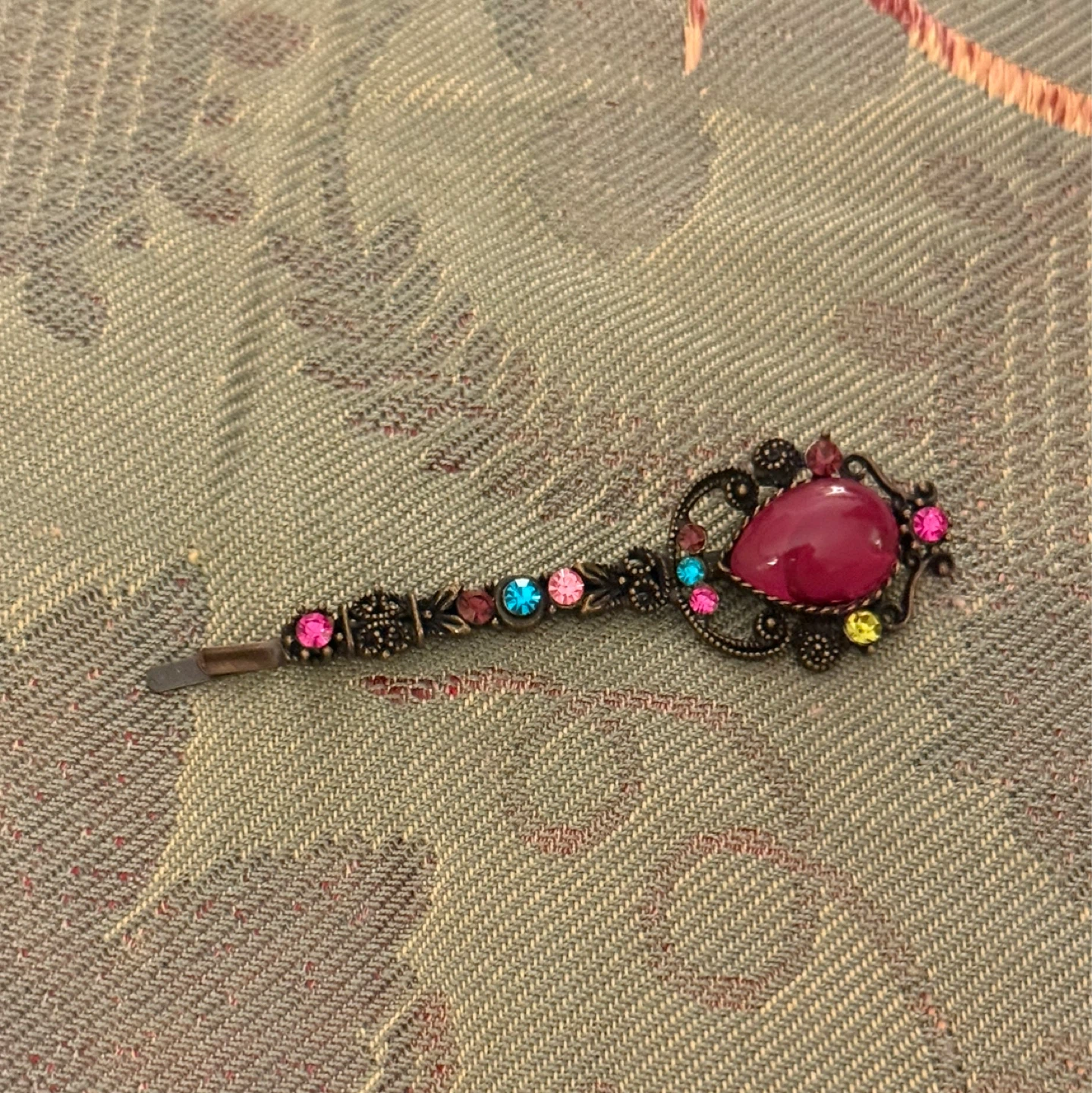 Antique Style Hair Clip with Pink Gemstone⚽️