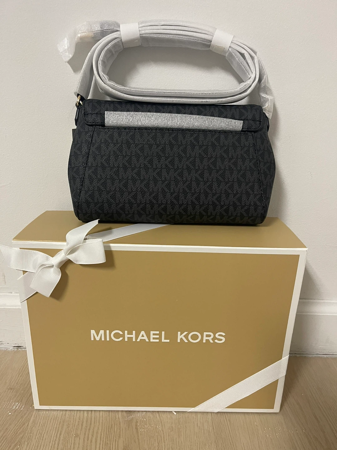 Michael Kors Black Signature Logo Shoulder Bag - photo 2