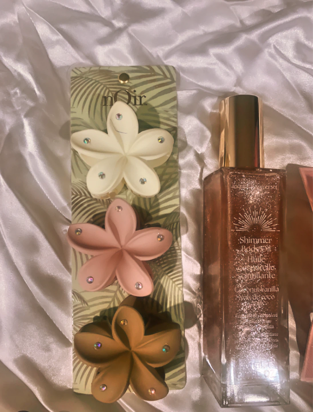 Hair Clips & Somerset Shimmer Body Oil  ⚽️