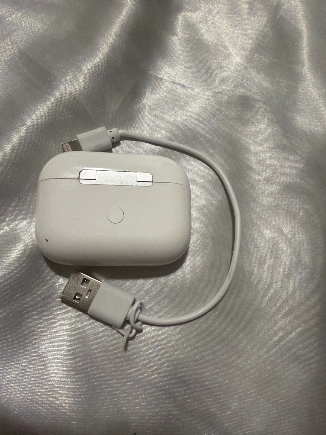 White Wireless Earbuds with Charging Case and Cable - photo 3