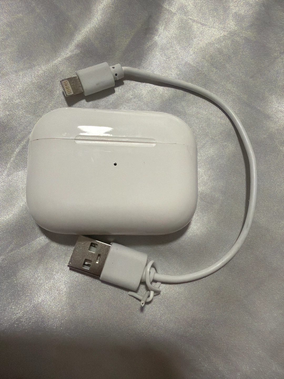 White Wireless Earbuds with Charging Case and Cable - photo 2