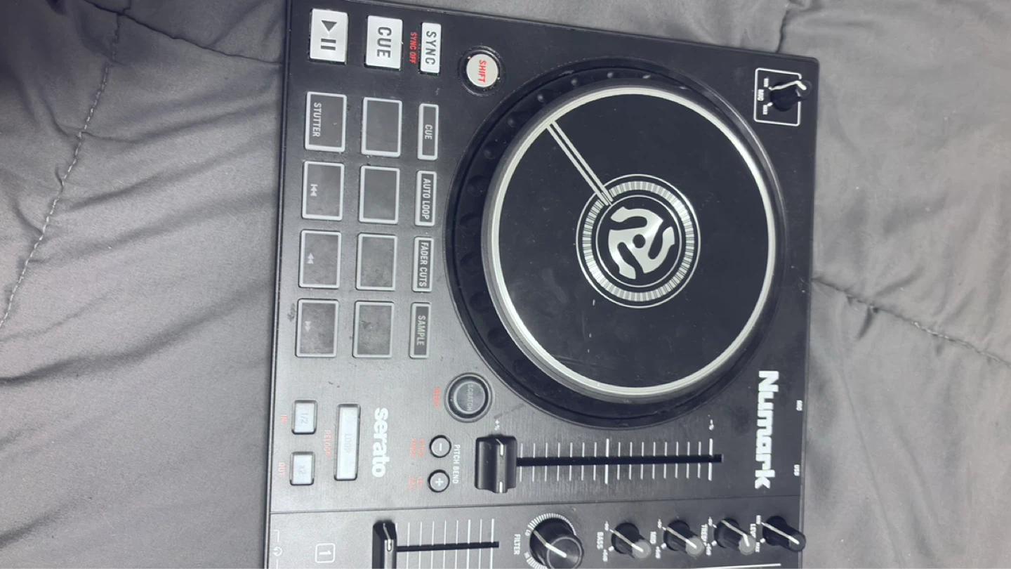 Numark Mixtrack Pro FX DJ Controller