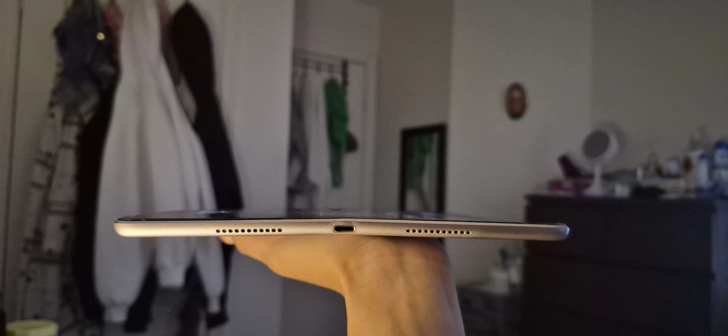 ipad pro 2017- PARTS ONLY- need gone - photo 4