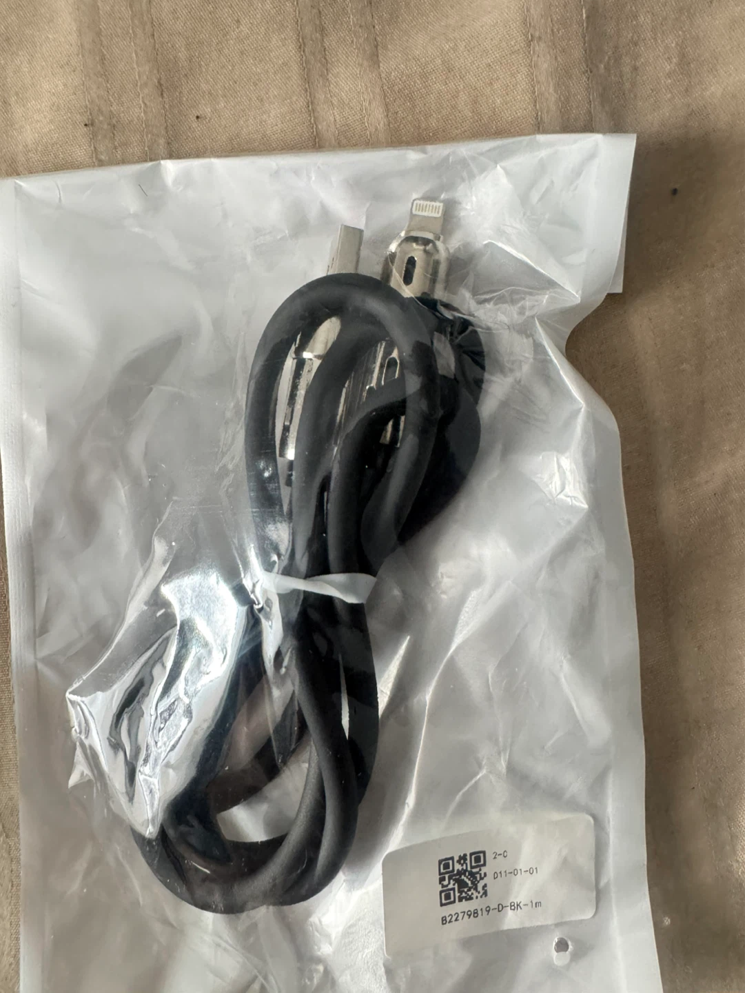 Black USB-C to Lightning Cable - photo 4