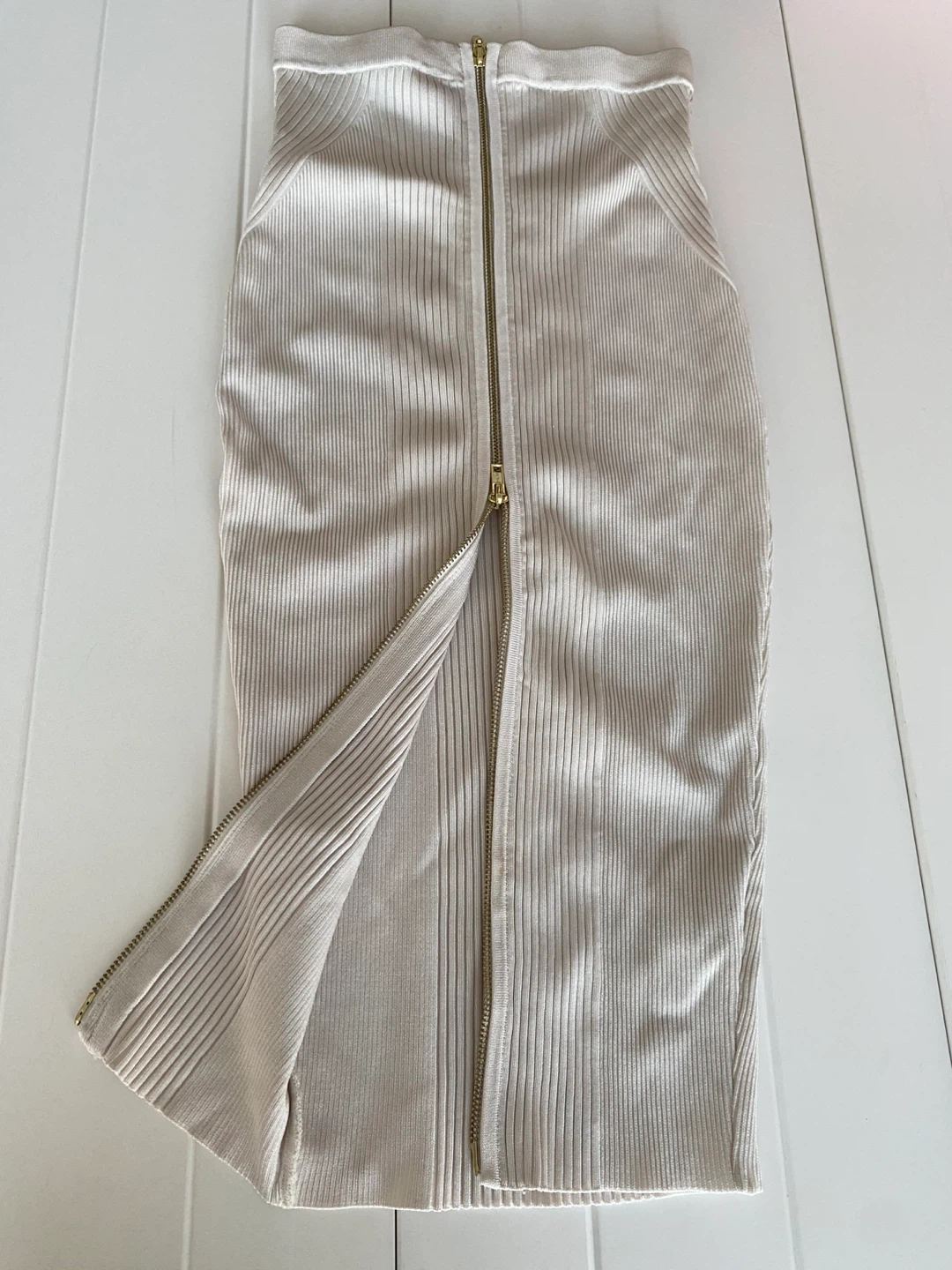 Guess Ribbed Pencil Skirt with Front Zipper - XS ⚽️