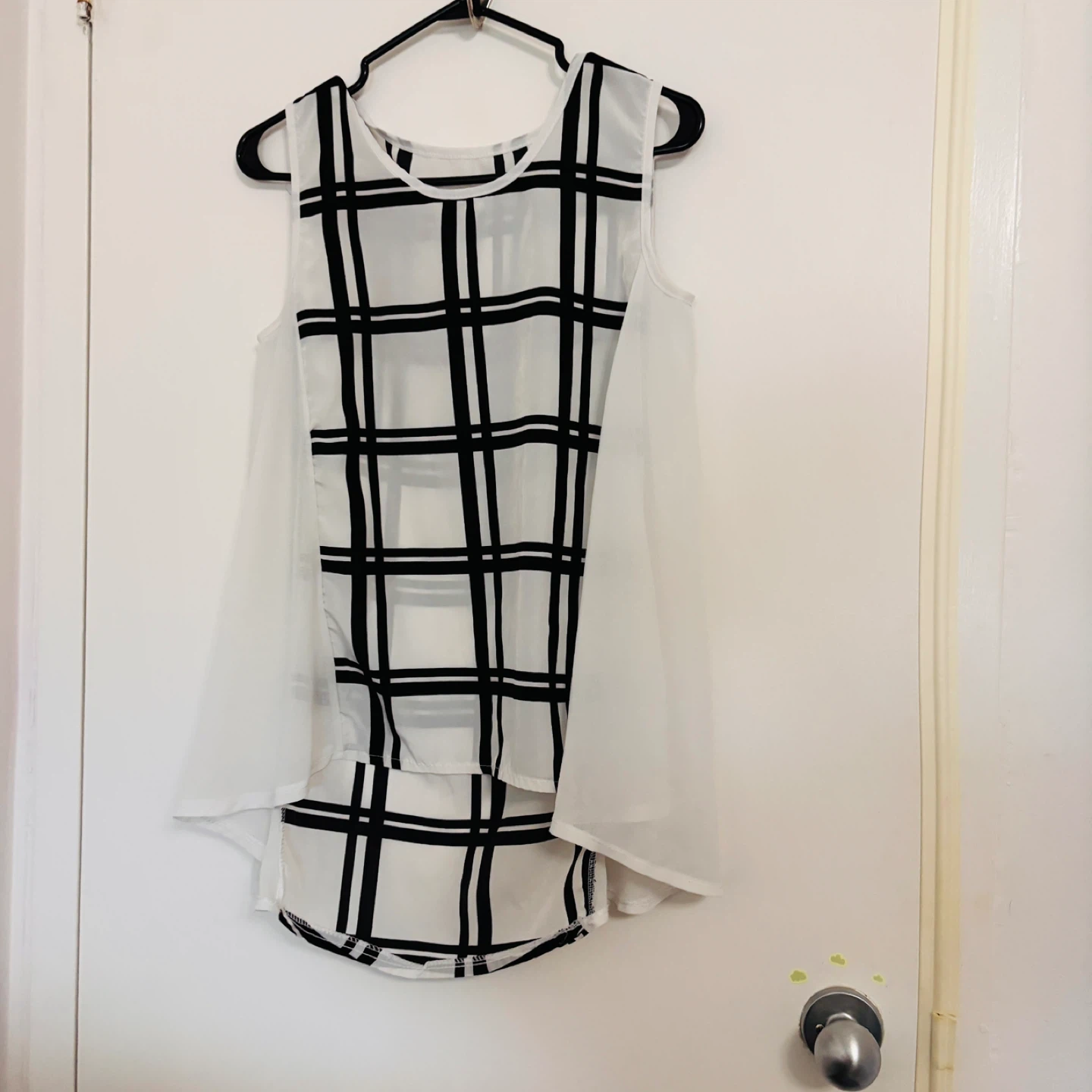 Sleeveless plaid tunic top