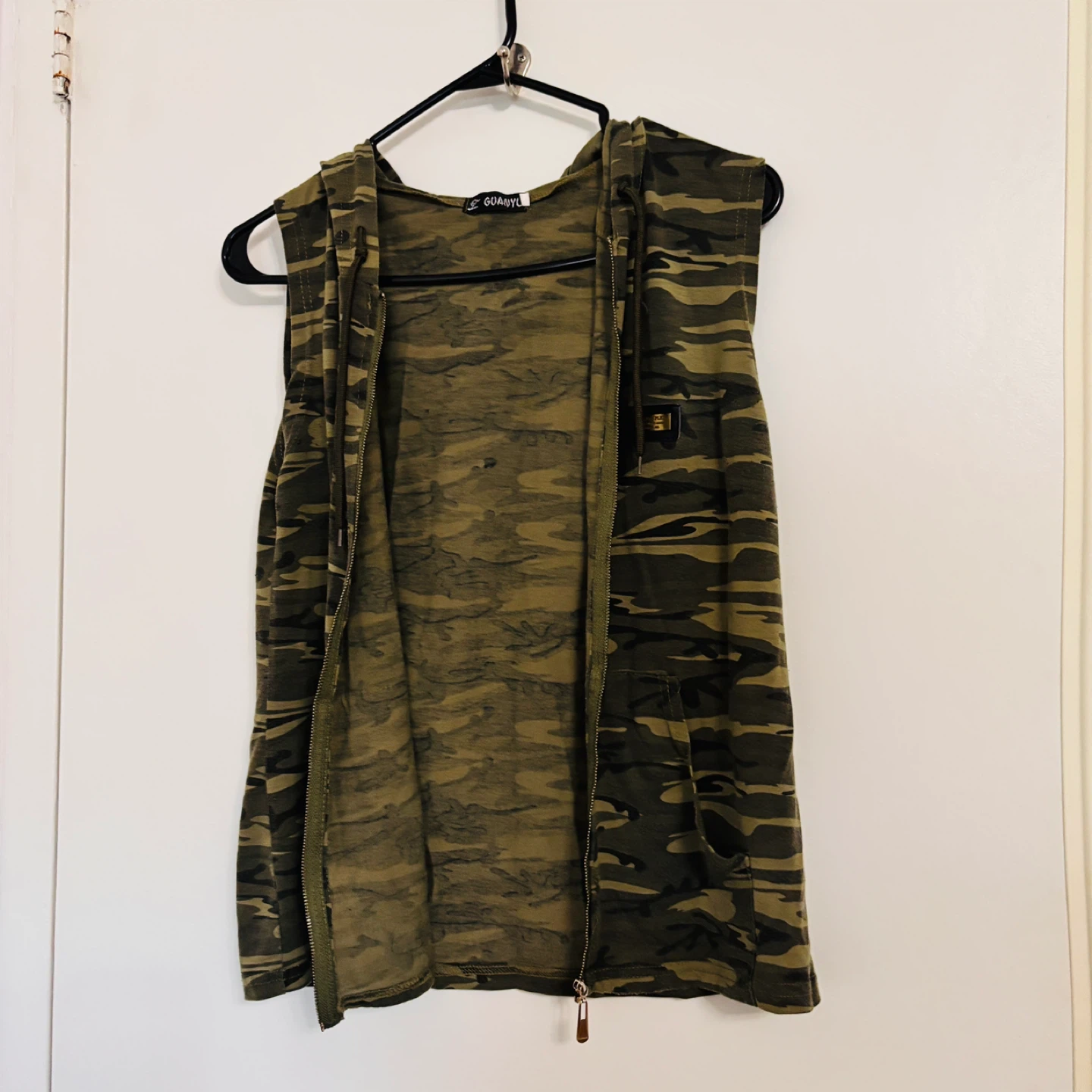 Sleeveless Camo Hoodie Vest