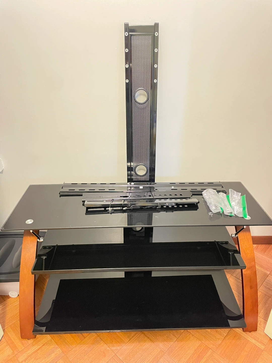 TV Stand with TV Mount – Excellent Condition