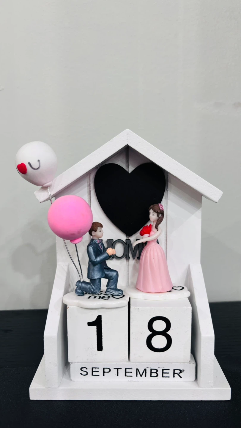 White House Perpetual Calendar with Couple Figures - photo 2