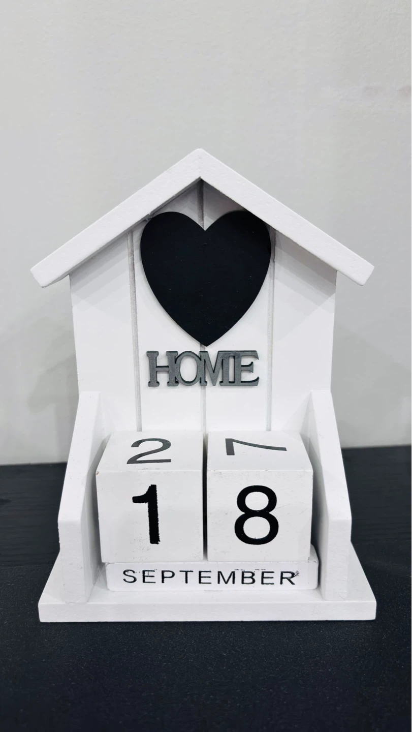 White House Perpetual Calendar with Couple Figures - photo 3