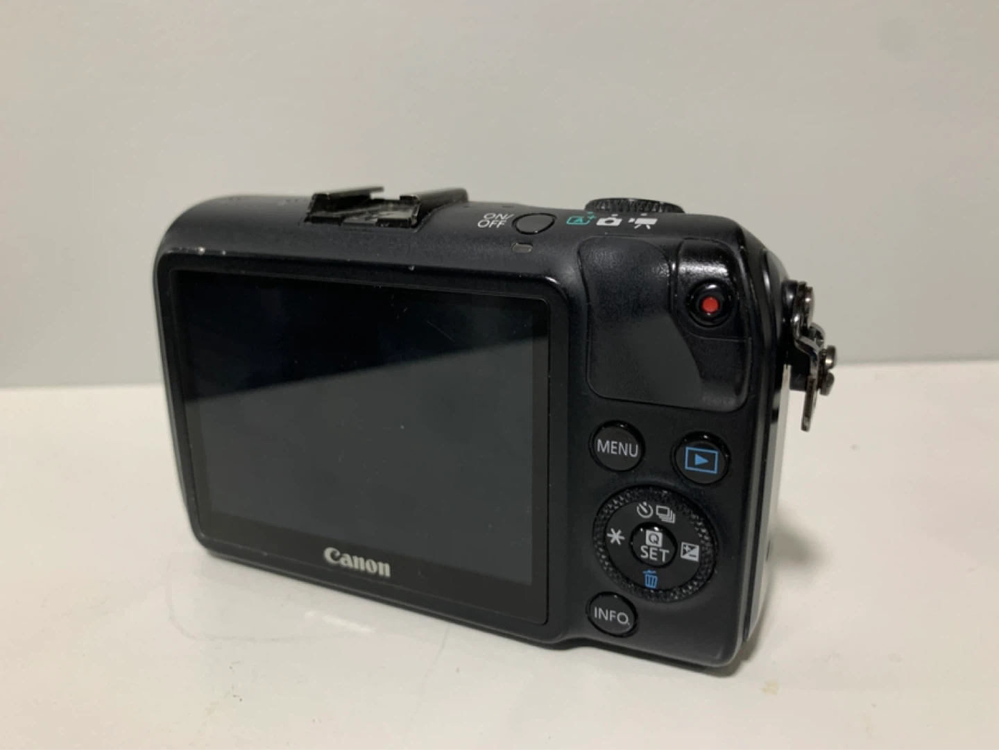 Canon EOS M Mirrorless Camera - photo 2