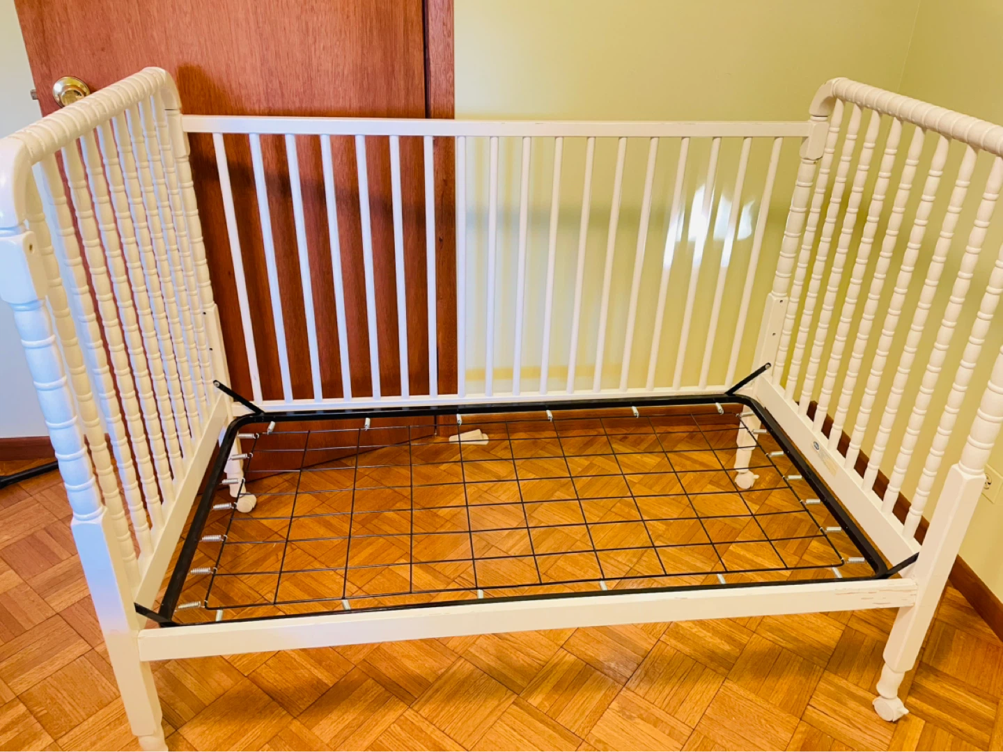 White Baby Crib with Wheels - photo 2