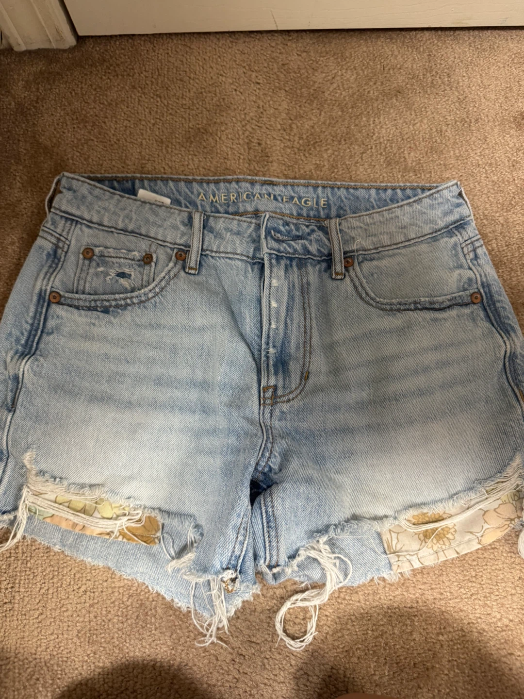 American Eagle Light Wash Denim Shorts Size 0