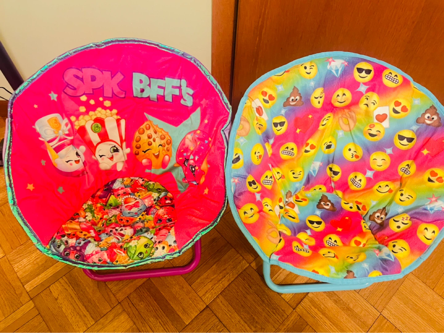 2 Kids Folding Saucer Chairs