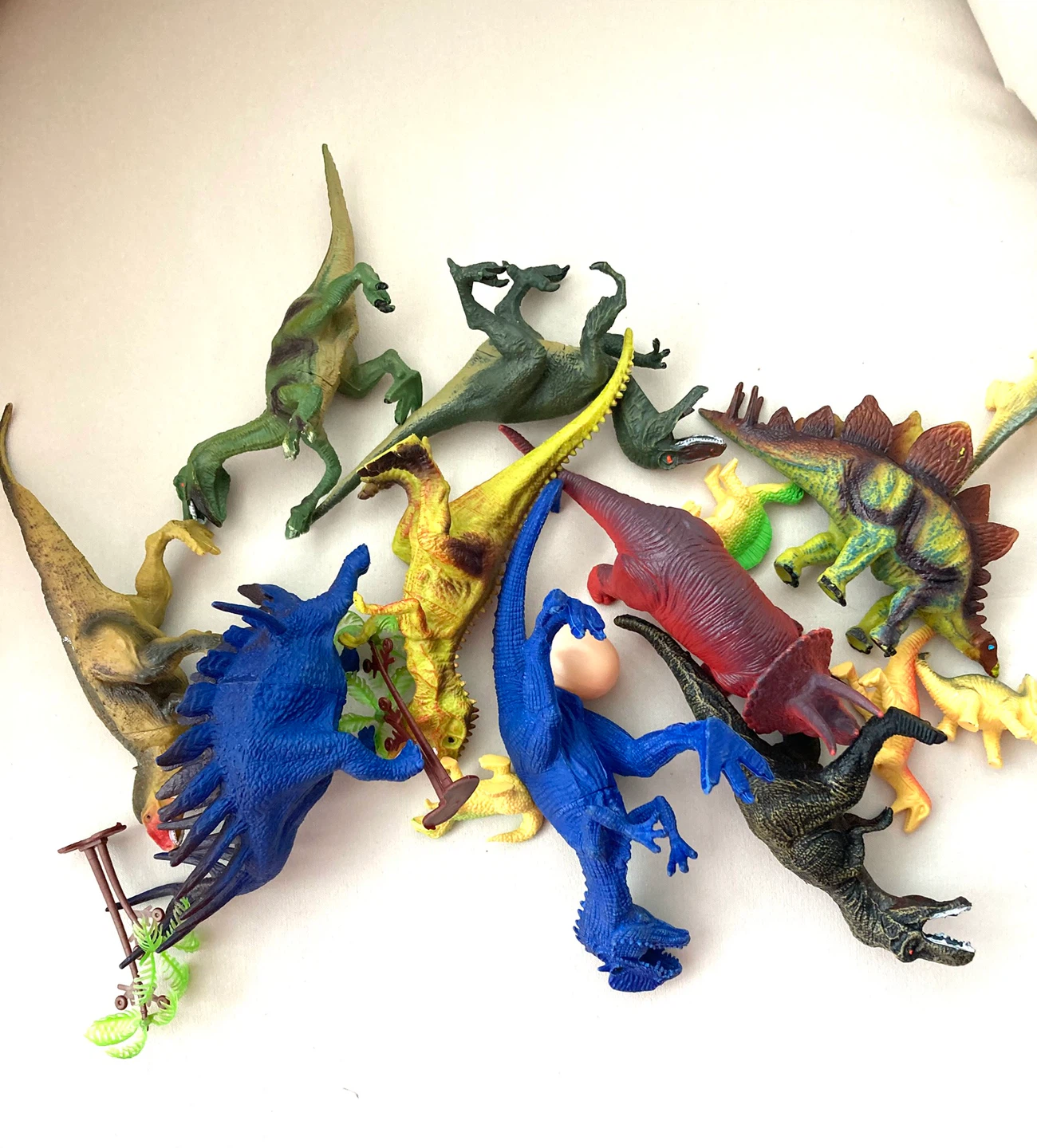 Collection of 9 Dinosaur Figurines - photo 3