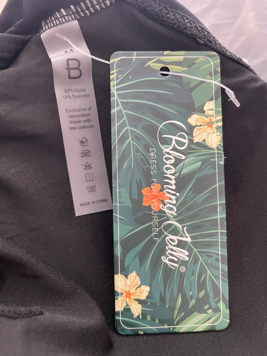 ⚽️ NWT Blooming Jelly One-Piece Swimsuit M - photo 5