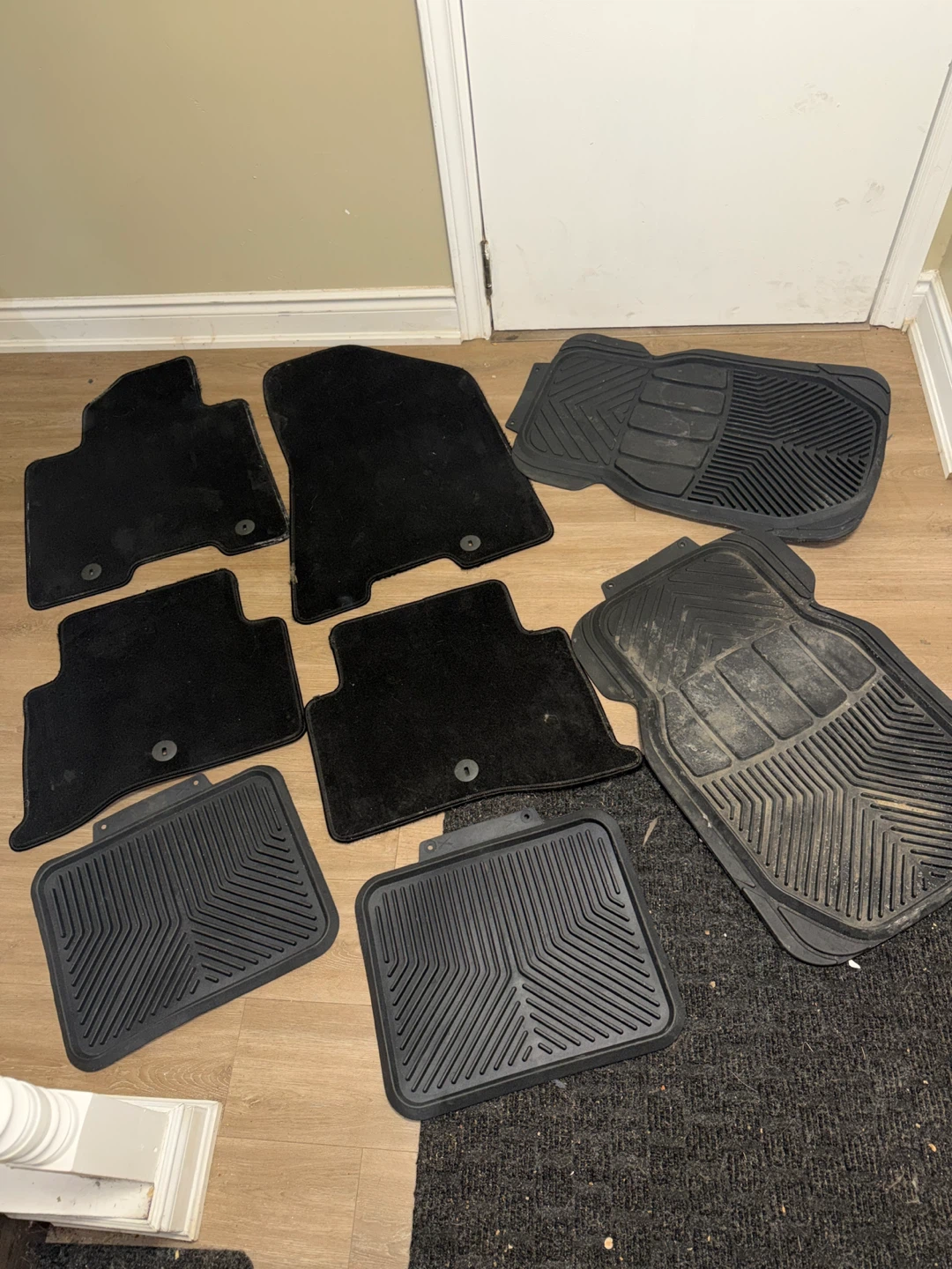 Car Floor Mats Set - photo 2