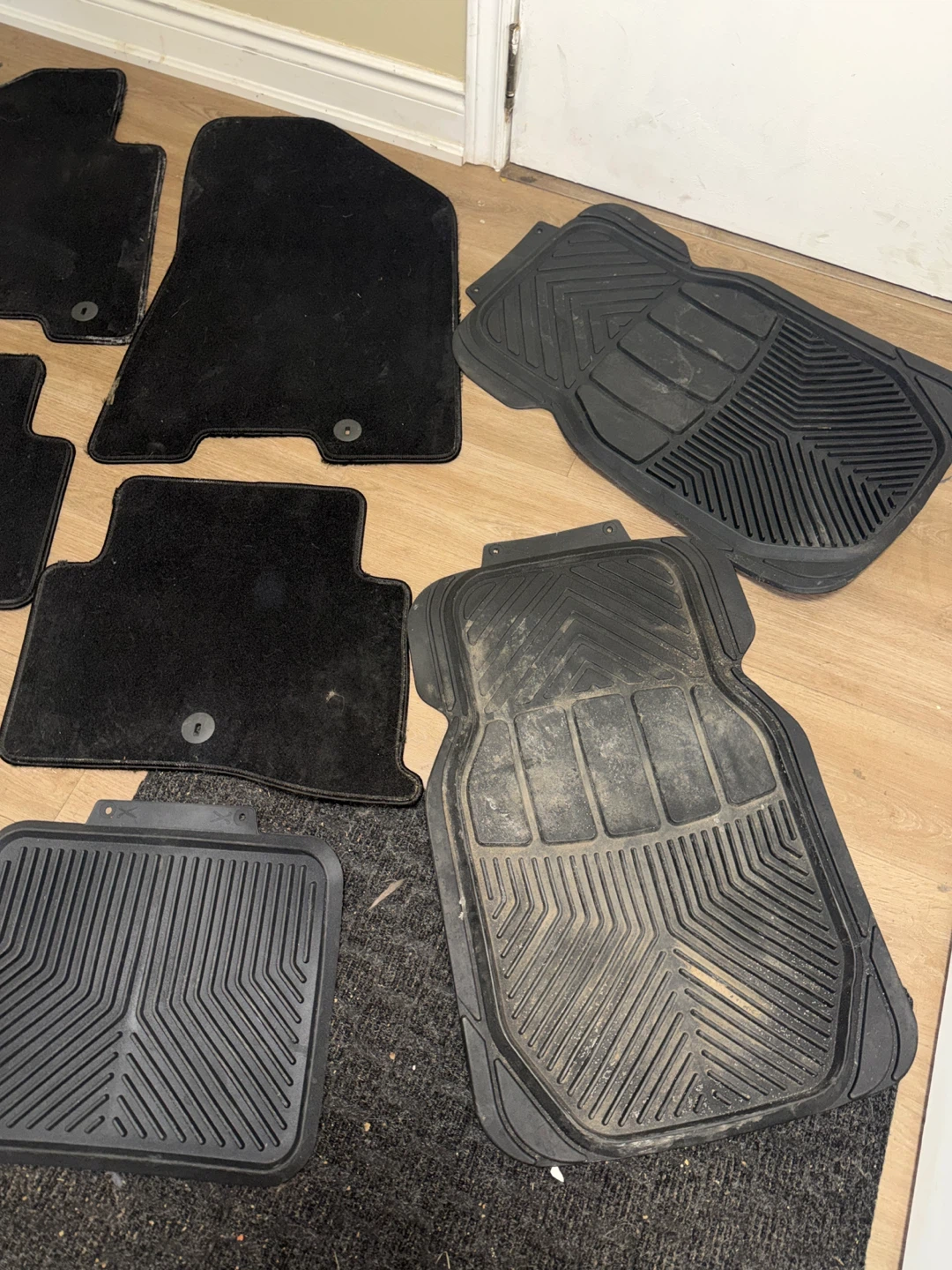 Car Floor Mats Set - photo 3