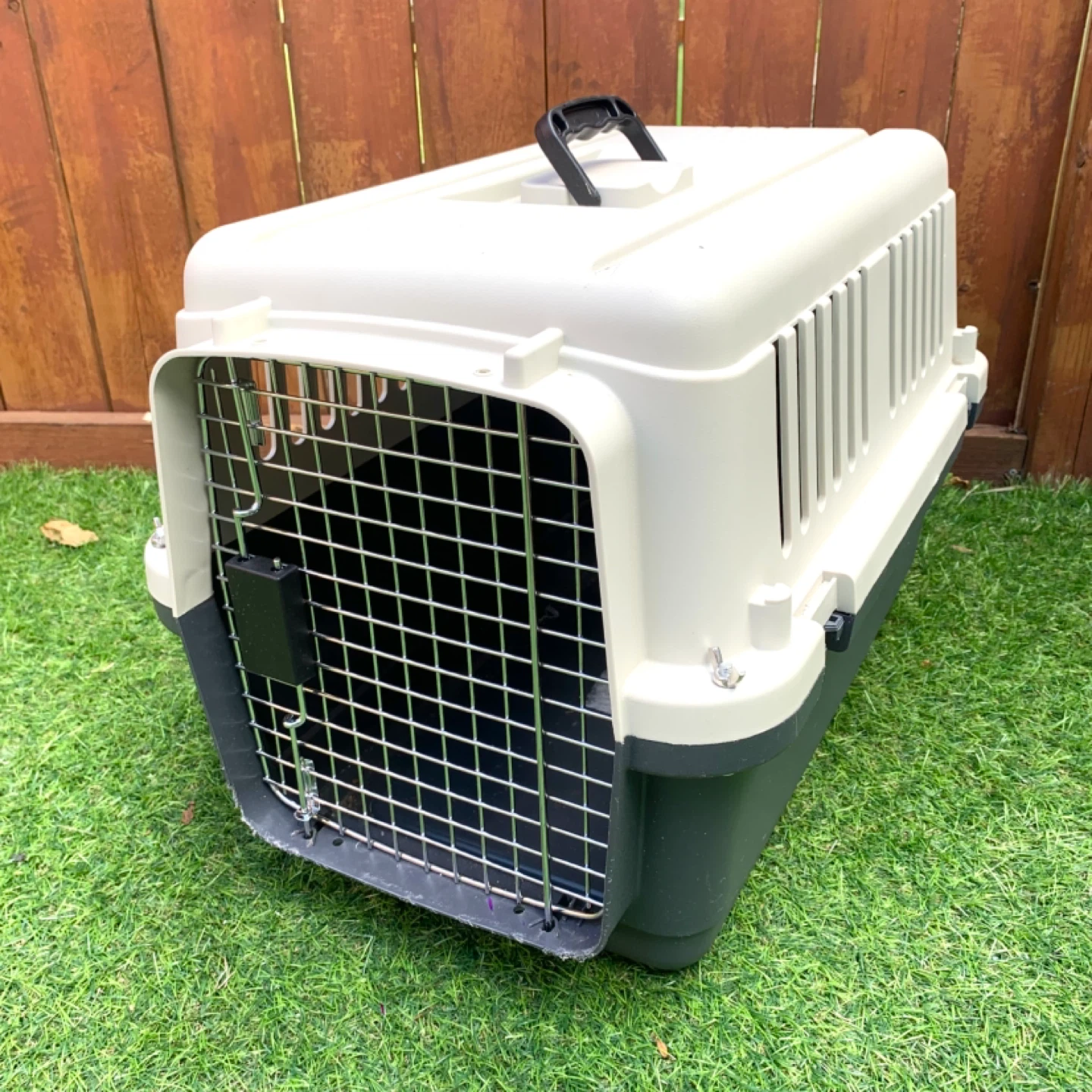 Dog Crate Pet Carrier Travel Kennel Plastic Pet Carrier