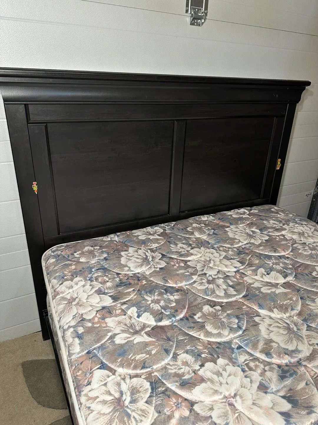 Queen Bed Set – Black Wooden Headboard with Mattress, complete - photo 2