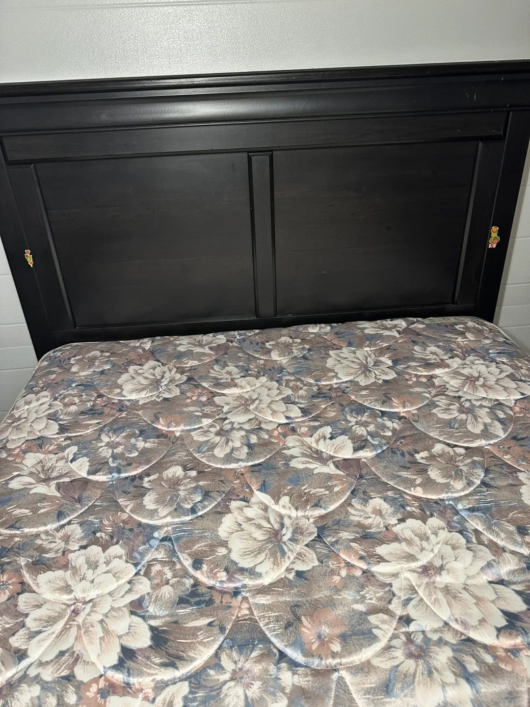 Queen Bed Set – Black Wooden Headboard with Mattress, complete - photo 4