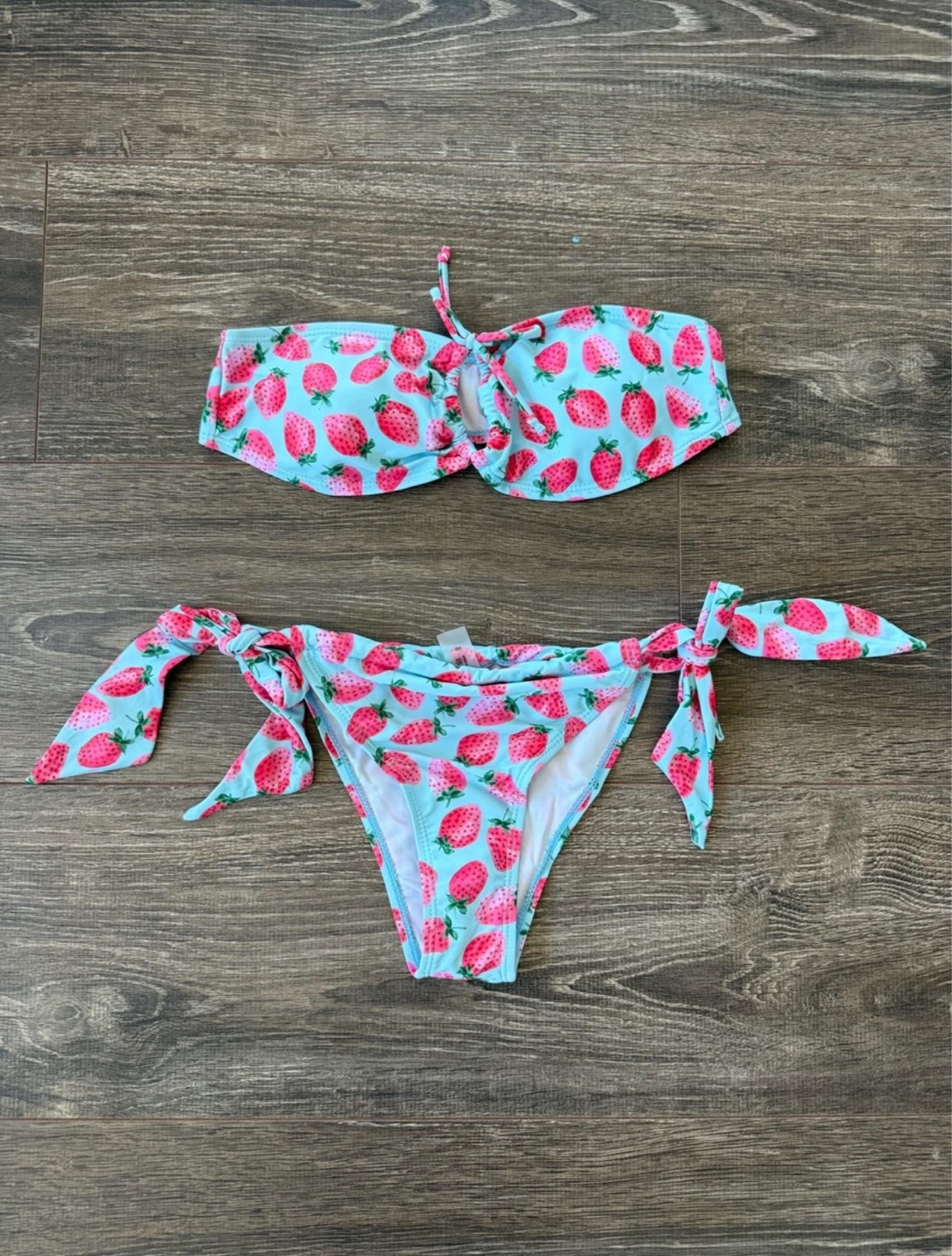 ⚽️New Strawberry Print Bikini Set size small
