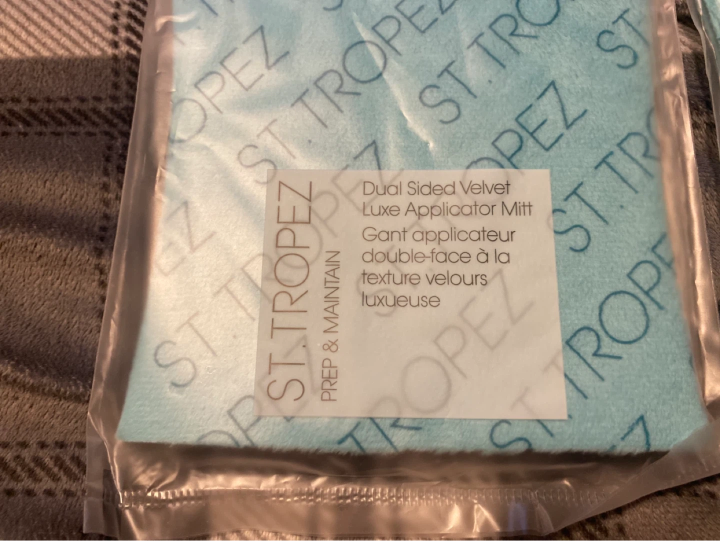St. Tropez Dual Sided Velvet Luxe Self Tan Applicator Mitt - photo 2