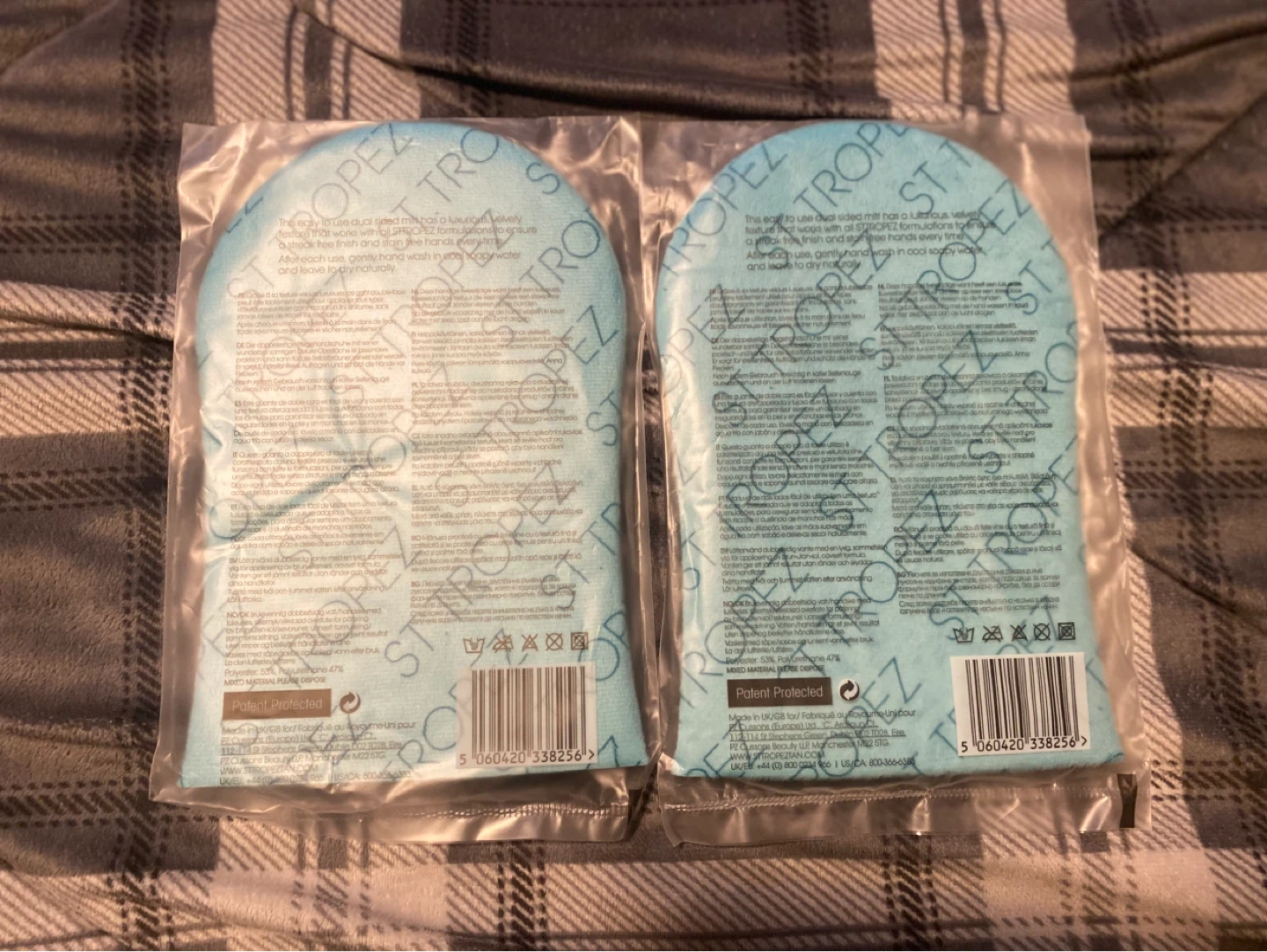 St. Tropez Dual Sided Velvet Luxe Self Tan Applicator Mitt - photo 3