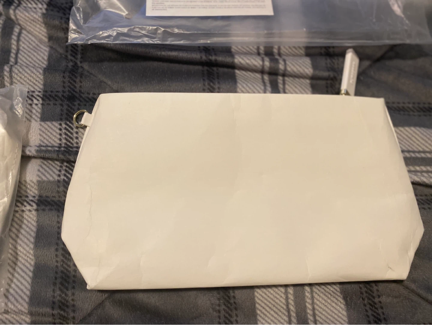 Burberry London Dream White Paper Pouch New in Bag - photo 5