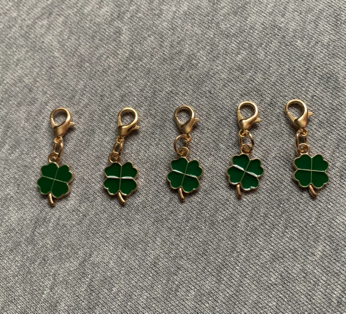 Set of 5 Small Four Leaf Clover Charms ⚽️