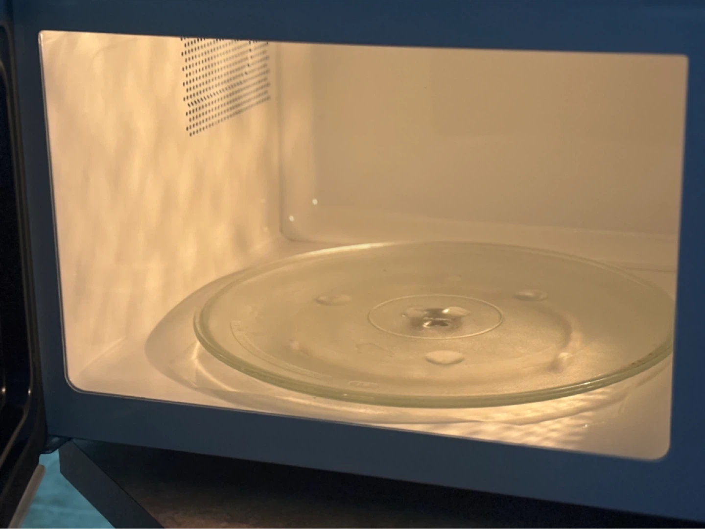 Hamilton Beach Microwave Oven - photo 2