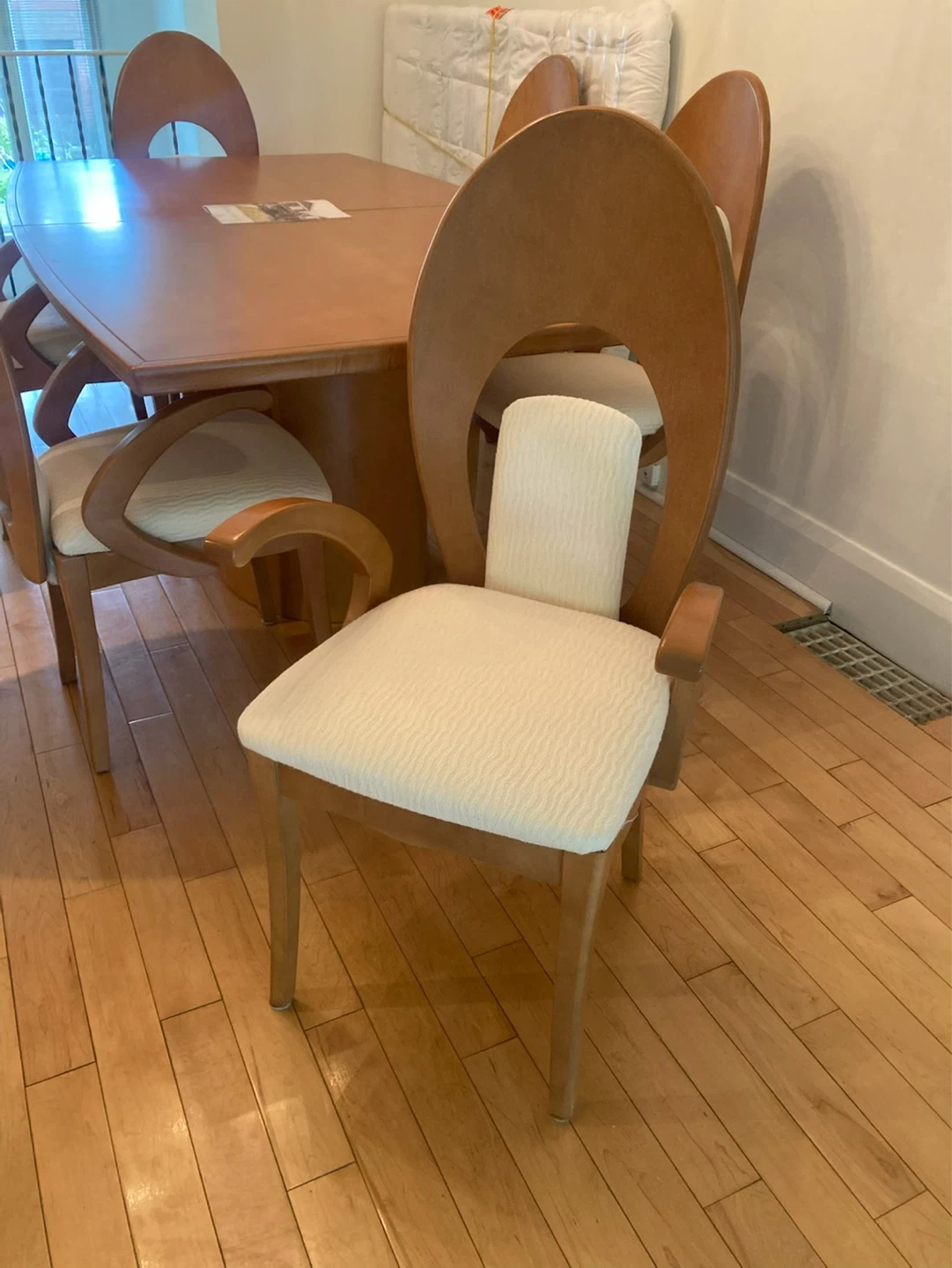 Solid maple top wood dinning table with extension and 6 chairs - photo 4