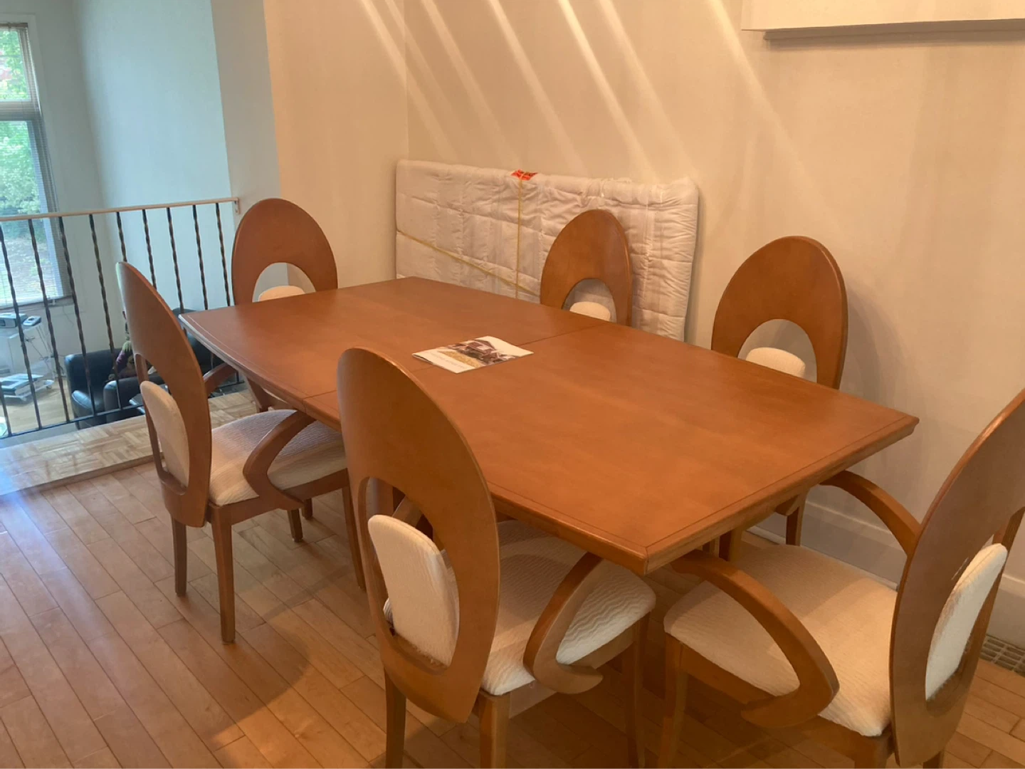 Solid maple top wood dinning table with extension and 6 chairs - photo 3