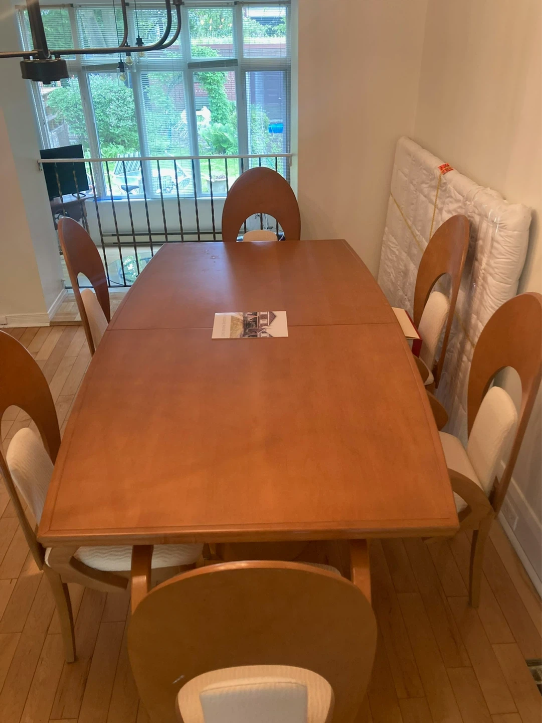 Solid maple top wood dinning table with extension and 6 chairs - photo 2
