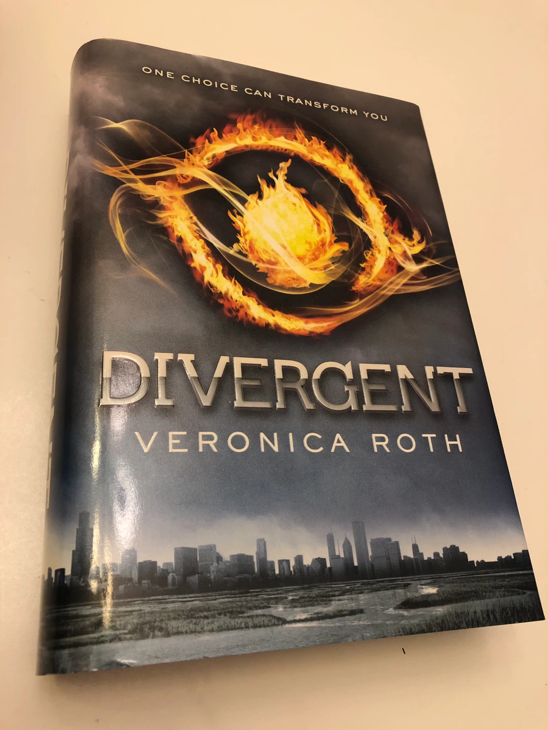 Divergent by Veronica Roth