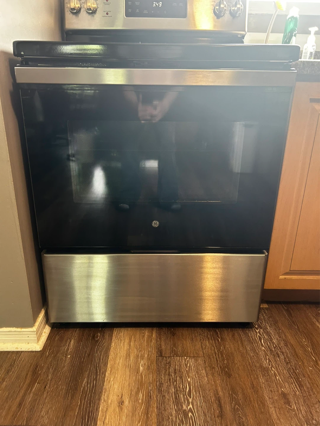 GE Electric Coil Top Stove with Oven - photo 3
