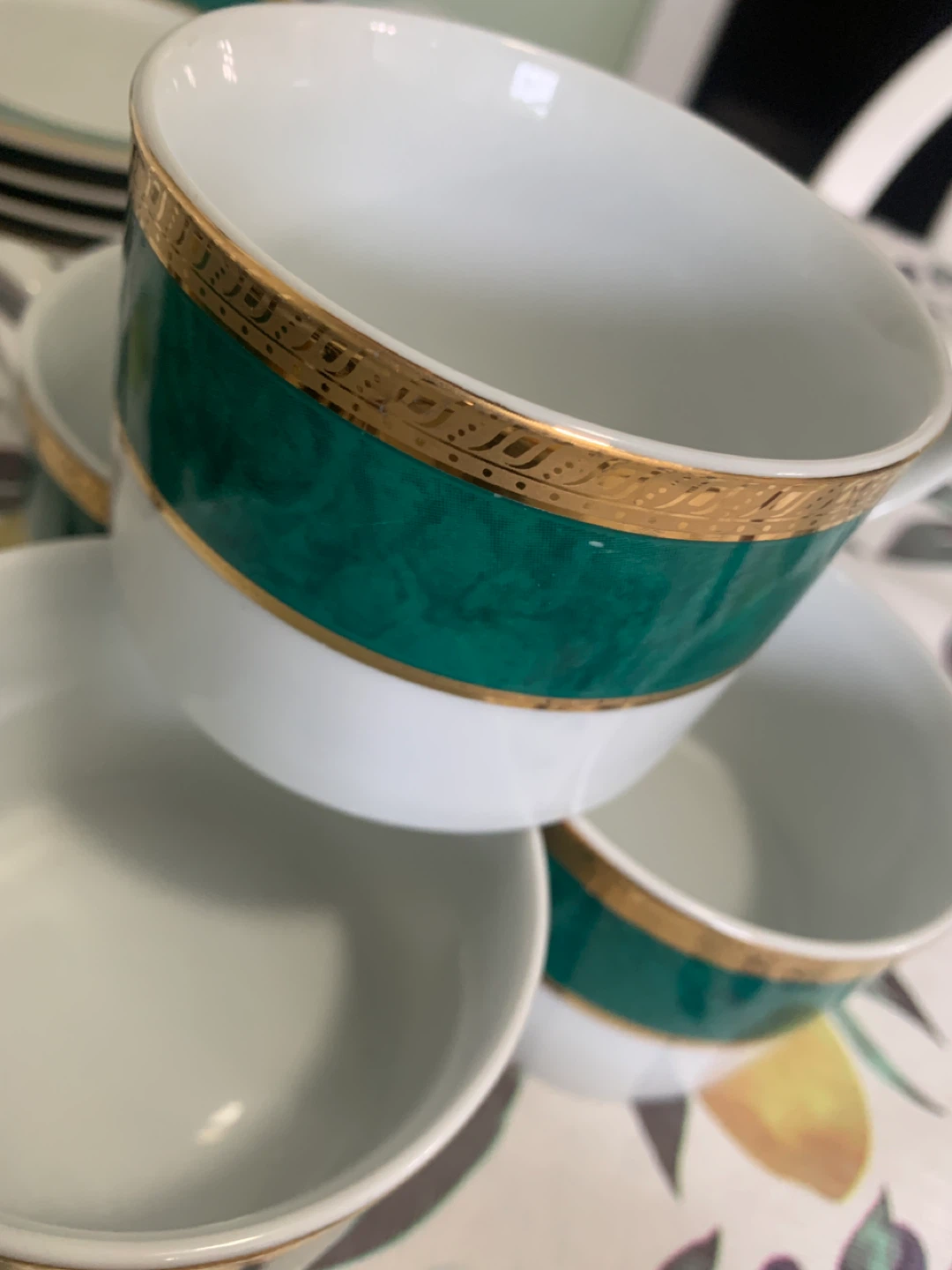 Green and Gold Trimmed Dinnerware Set - photo 3