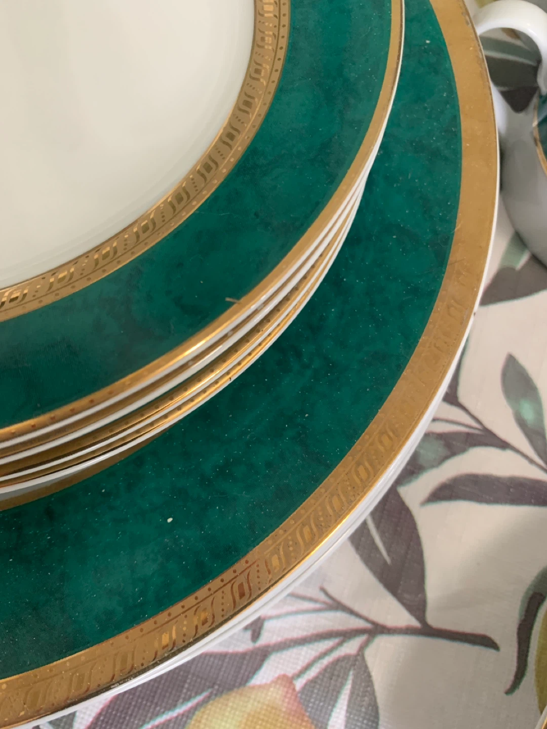 Green and Gold Trimmed Dinnerware Set - photo 2