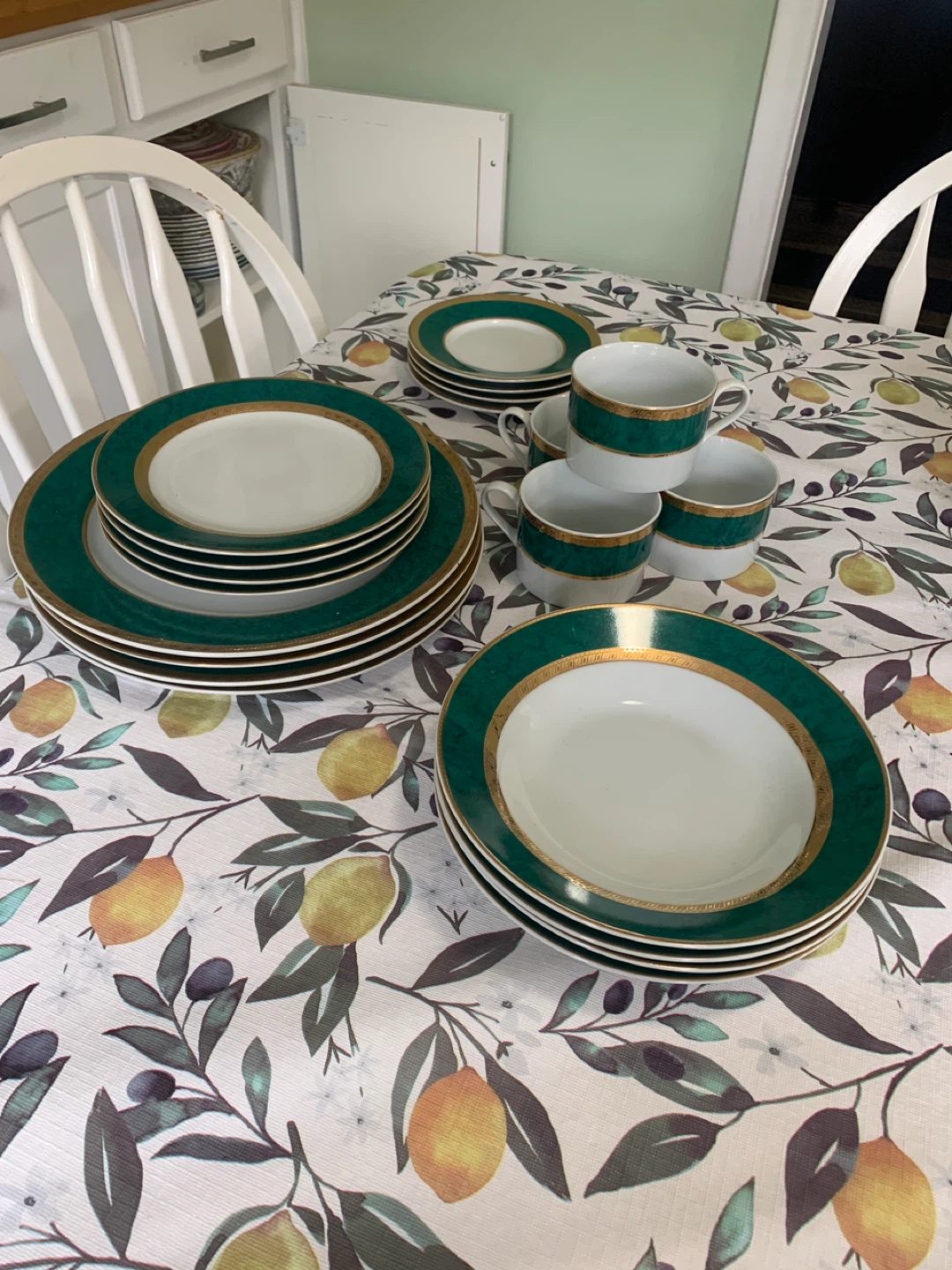 Green and Gold Trimmed Dinnerware Set - photo 4