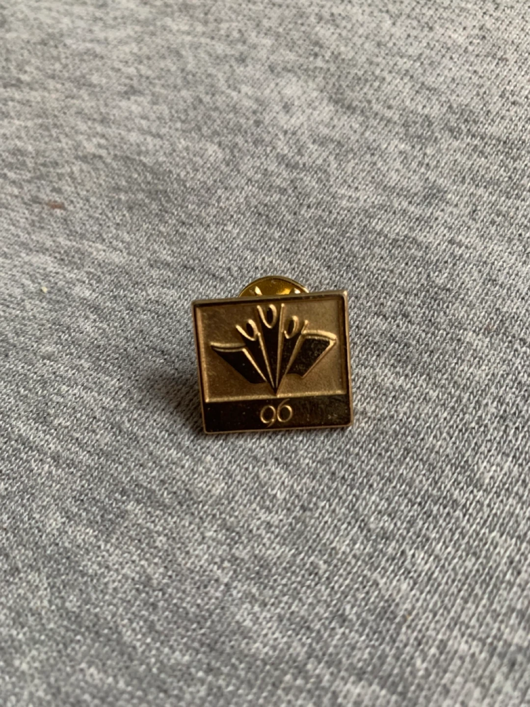 ‘Volunteer Canada’ Gold 96 Lapel Pin ⚽️