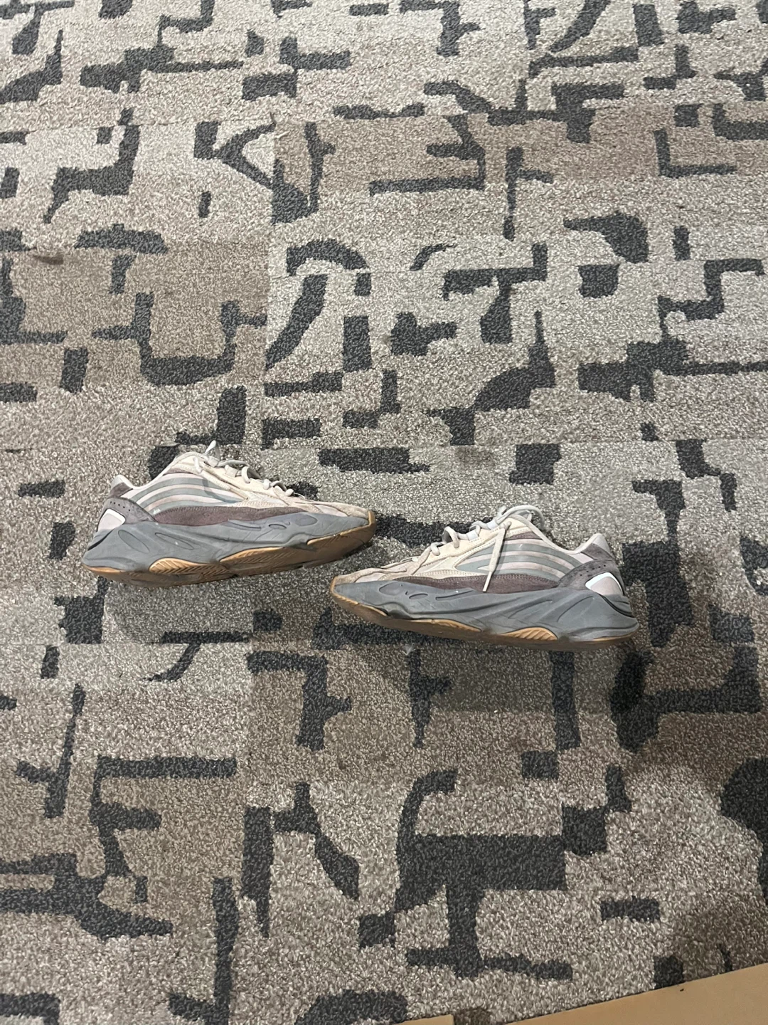 Adidas Yeezy Boost 700