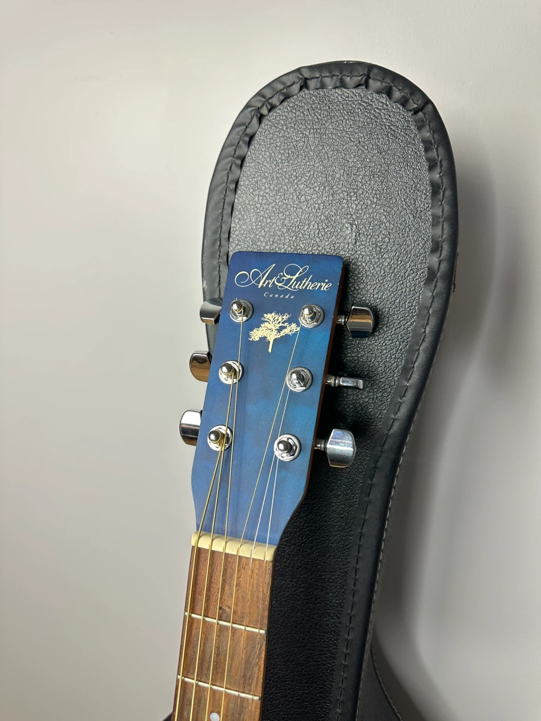 Art & Lutherie Wild Cherry Acoustic Guitar Blue Finish - photo 2