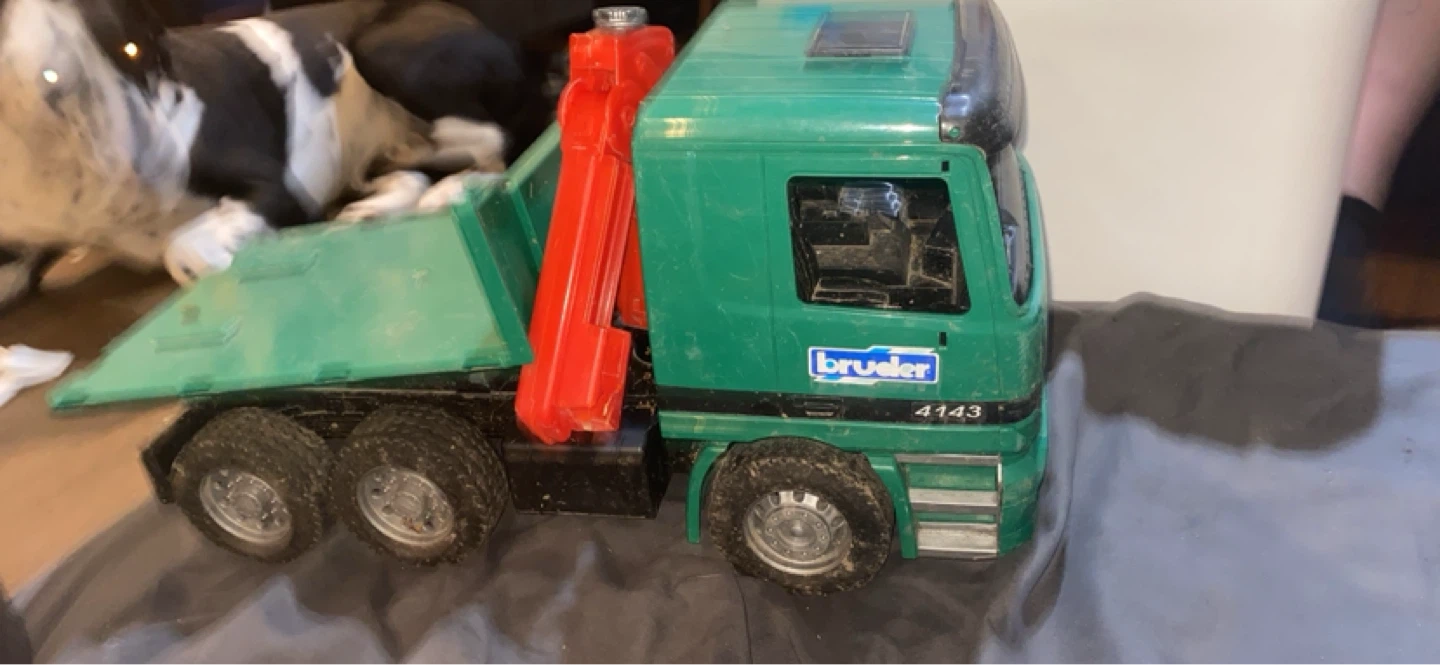 Bruder Mercedes-Benz Arocs Cement Mixer Truck Toy - photo 2