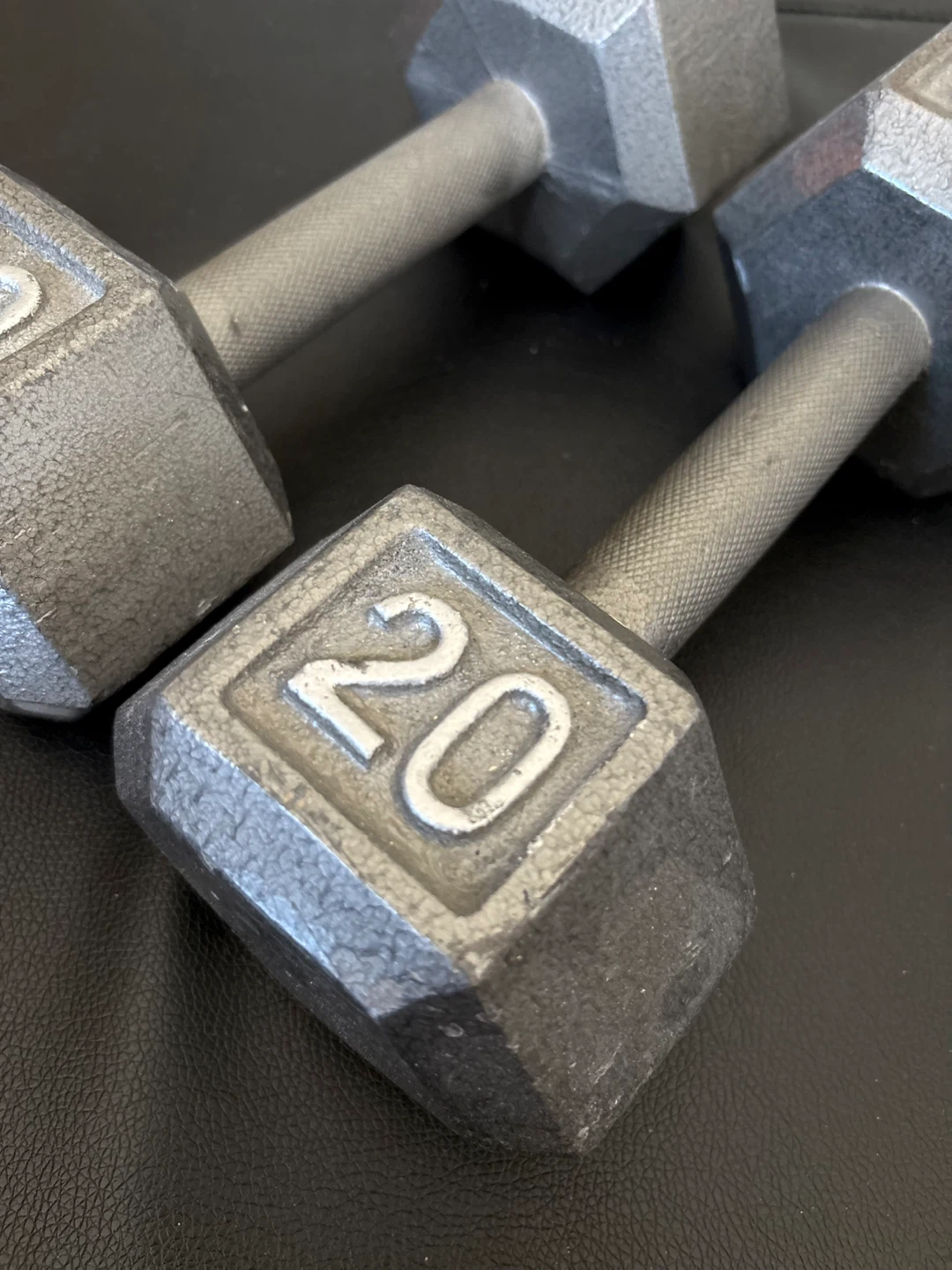 Pair of 20 Ibs Hex Dumbbells - photo 2
