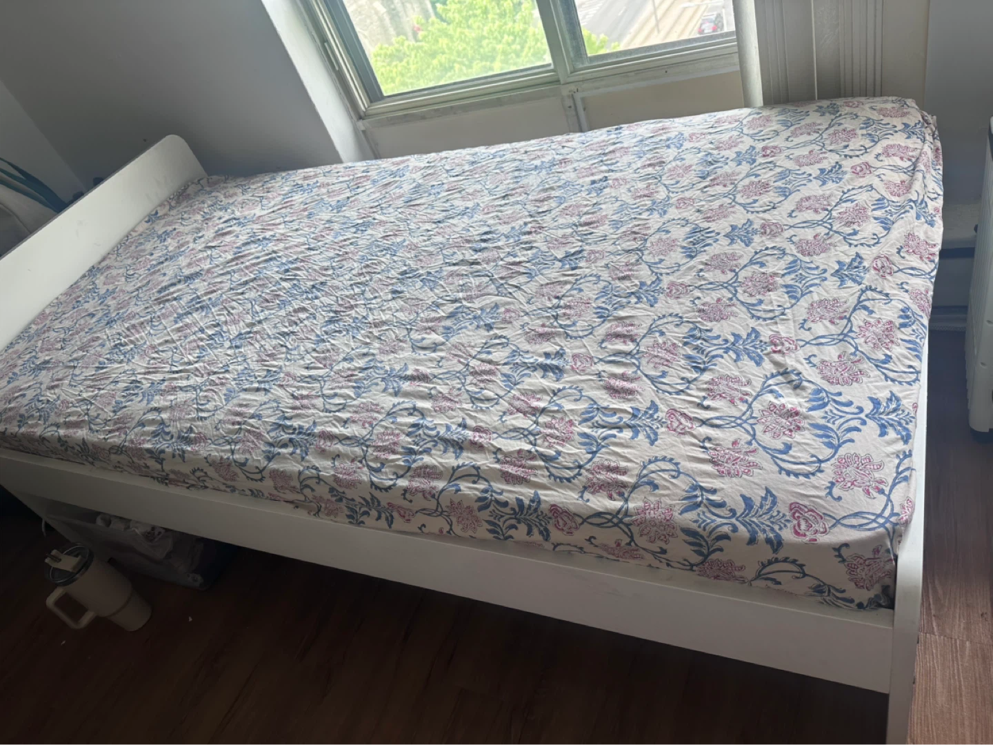 White Modern Bed Frame and mattress - photo 3
