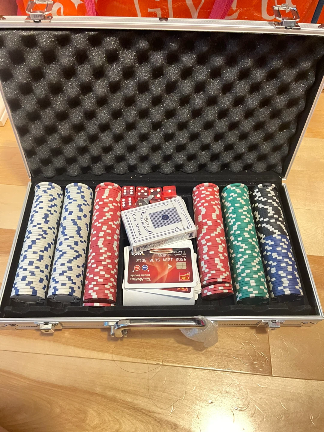 Poker Chip Set with Case