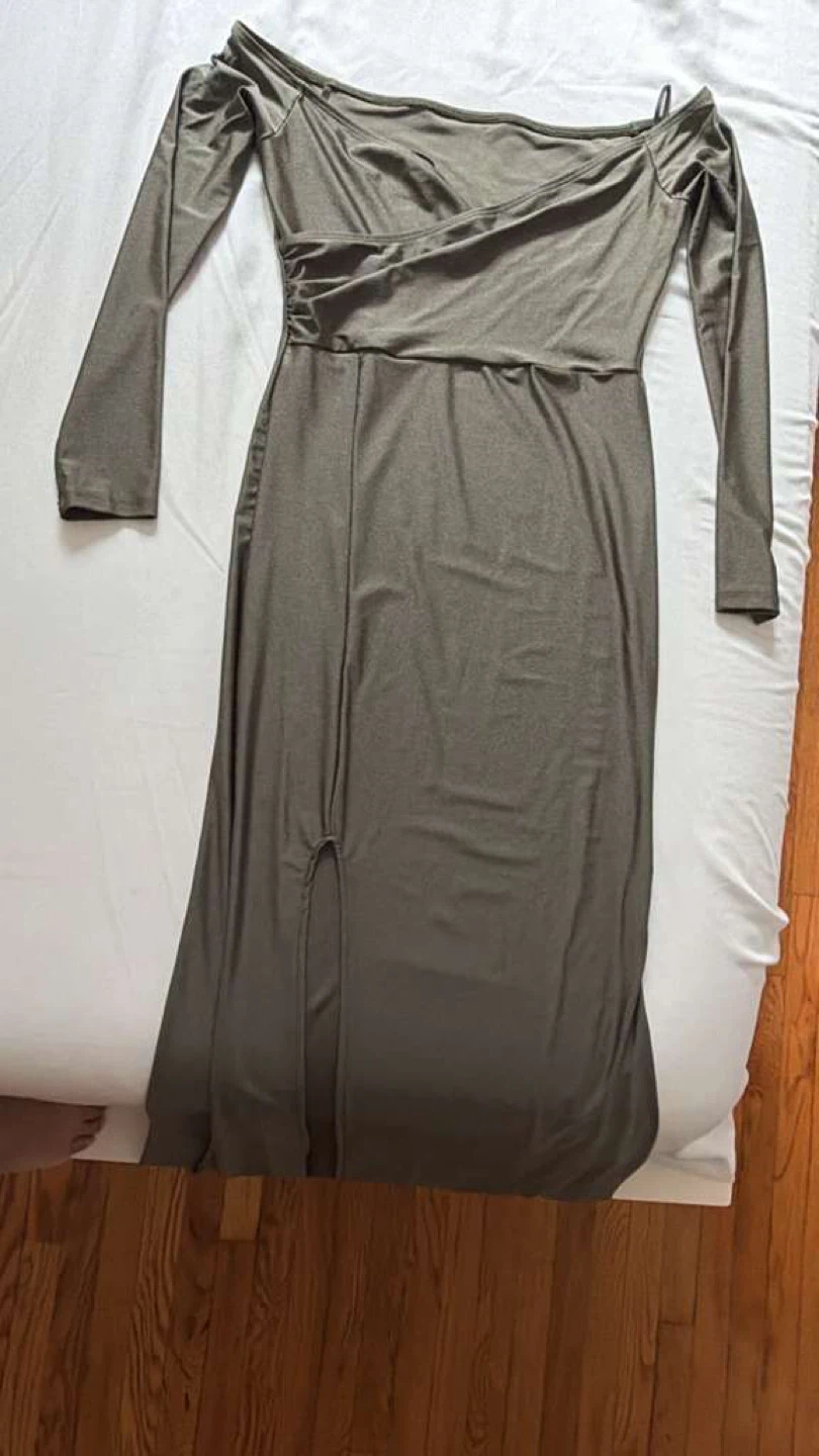 ⚽ Olive Green Off-the-Shoulder Maxi Dress